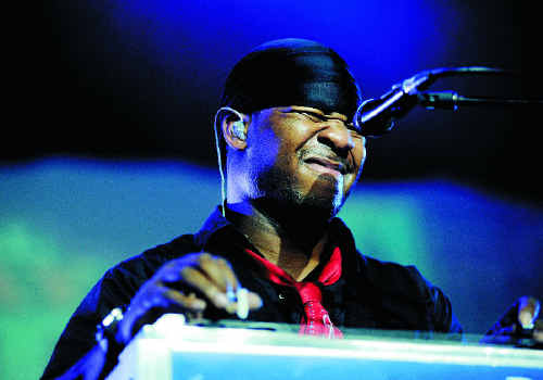 American Robert Randolph wows audiences with his stage presence and magical guitar-playing skills on the Crossroads stage at Bluesfest. American Robert Randolph wows audiences with his stage presence and magical guitar-playing skills on the Crossroads stage at Bluesfest.