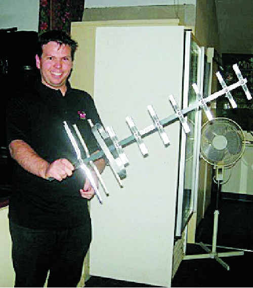 Andrew Koogle, from It’s Time to Get Ready for Digital TV, shows the most suitable antenna for the best reception.