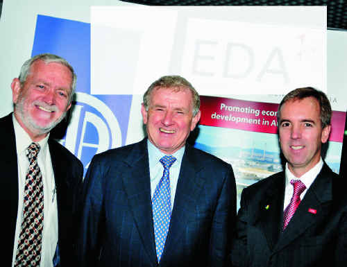 Federal Arts Minister Simon Crean with Local Government Association of Queensland president Cr Paul Bell (left) and EDA’s national chairman Stephen Chapple (right).