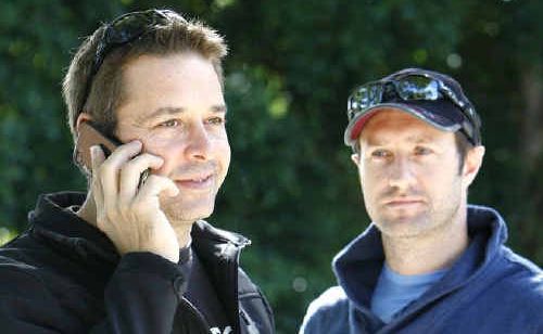 Dean Gradidge and his friend Luiz De Almeida (behind) agree there is a need for better mobile phone manners. Dean Gradidge and his friend Luiz De Almeida (behind) agree there is a need for better mobile phone manners.