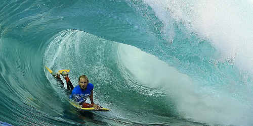 Mullumbimby’s Dave Winchester rode a beautiful wave to score 7.8 in the final of Cronulla’s Shark Island Challenge. Mullumbimby’s Dave Winchester rode a beautiful wave to score 7.8 in the final of Cronulla’s Shark Island Challenge.