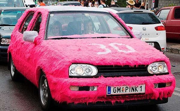 The pink ladies arrive at Woerthersee in furry Golf style. The pink ladies arrive at Woerthersee in furry Golf style.