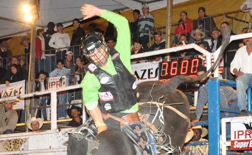 Mount Isa Rodeo lures bull riders for Country of Origin Competition.
Mount Isa Rodeo lures bull riders for Country of Origin Competition.