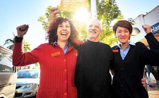 RALLY CHEERS: Maureen Burgess, left, Rex Madigan and Eri Chimatsu in Harbour Drive on Wednesday.
RALLY CHEERS: Maureen Burgess, left, Rex Madigan and Eri Chimatsu in Harbour Drive on Wednesday.
