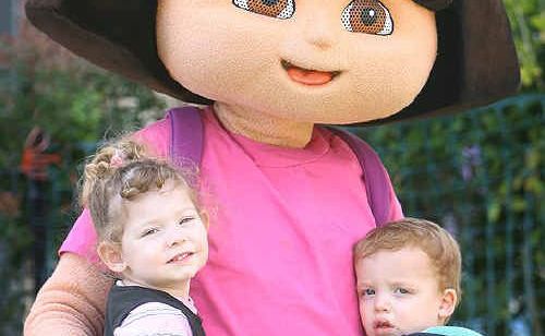 Breeanna Anderson and Charlie Smit meet Dora ahead of Dora’s performance in Ipswich on August 17. Breeanna Anderson and Charlie Smit meet Dora ahead of Dora’s performance in Ipswich on August 17.