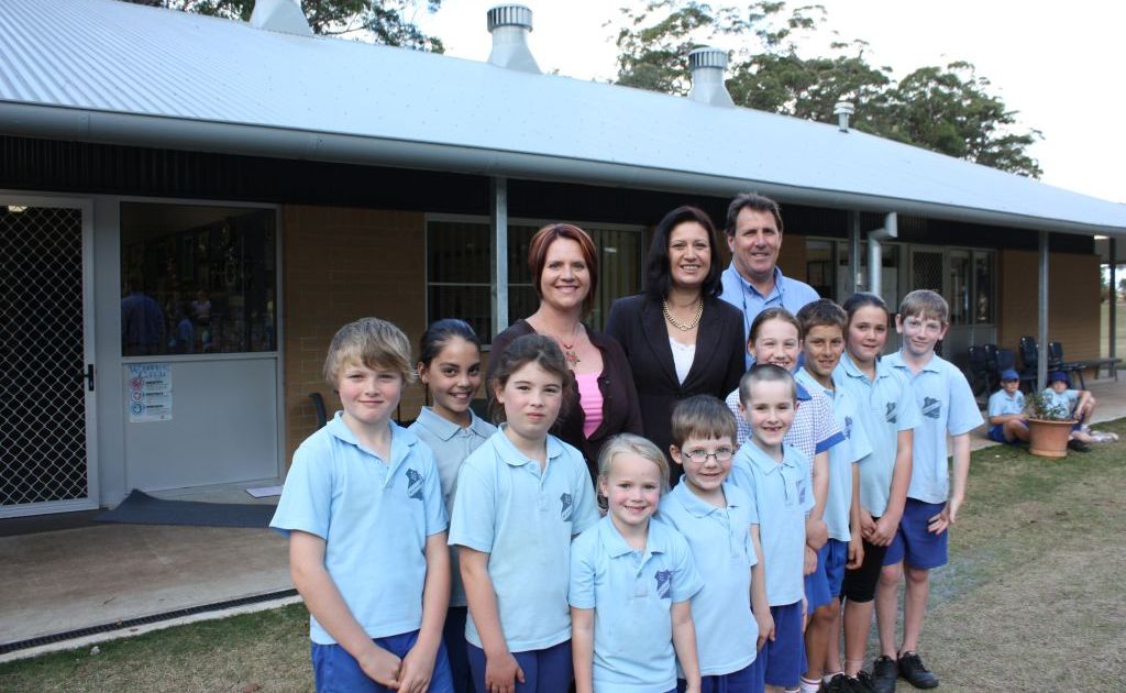 MP Justine Elliot with Modanville Public School staff and students. MP Justine Elliot with Modanville Public School staff and students.