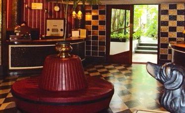 The foyer of the Atlanta Hotel retains its 1950s style with chandeliers, old telephones, a writing room and library and bronze dachshunds. The foyer of the Atlanta Hotel retains its 1950s style with chandeliers, old telephones, a writing room and library and bronze dachshunds.