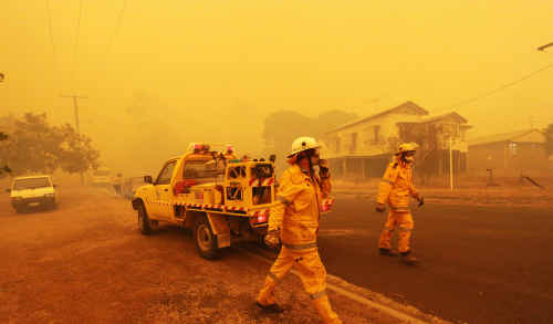 John-Paul Langbroek says Central Queenslanders don’t need a repeat of the 2009 Rockhampton bushfire emergency. This 2009 file photo shows a rural brigade in action at Koongal. John-Paul Langbroek says Central Queenslanders don’t need a repeat of the 2009 Rockhampton bushfire emergency. This 2009 file photo shows a rural brigade in action at Koongal.