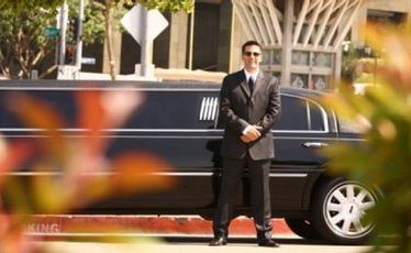 There are more than 3.5 million people employed as bodyguards, and 3000 security companies on the Chinese mainland. There are more than 3.5 million people employed as bodyguards, and 3000 security companies on the Chinese mainland.