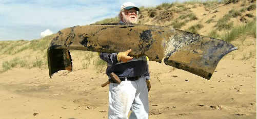 Last year conservation volunteer Les Schulze found this massive bumper bar during the clean up. Last year conservation volunteer Les Schulze found this massive bumper bar during the clean up.