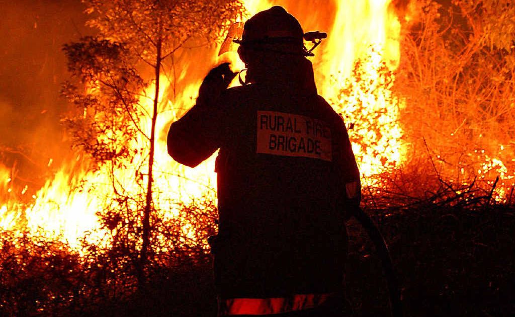 As fires burn across Queensland, rural fire services are running short of volunteers As fires burn across Queensland, rural fire services are running short of volunteers