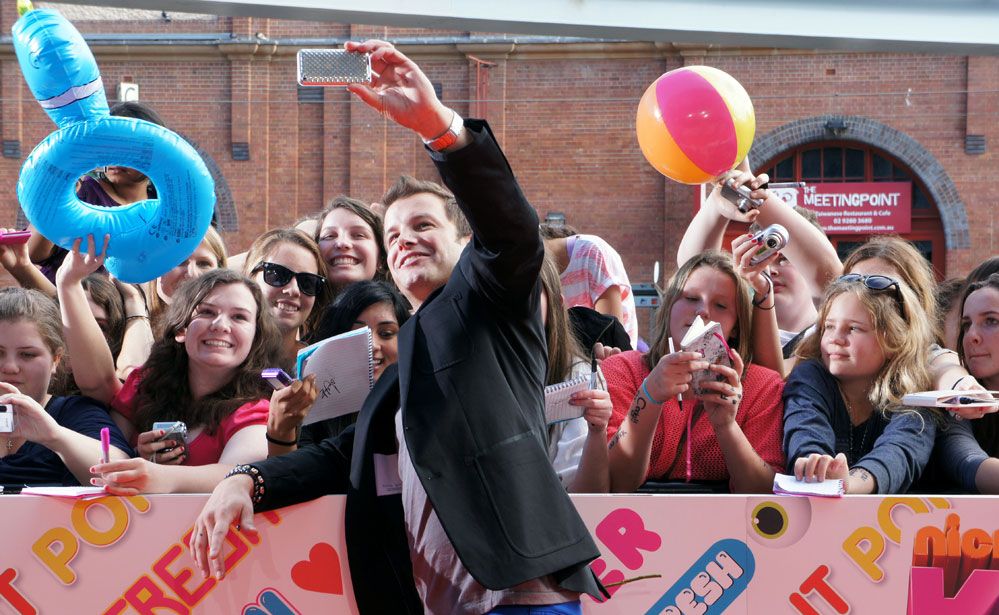 X Factor host Luke Jacobz meets fans on the Orange Carpet of the 2011 Nickelodeon Kids' Choice Awards in Sydney. X Factor host Luke Jacobz meets fans on the Orange Carpet of the 2011 Nickelodeon Kids' Choice Awards in Sydney.