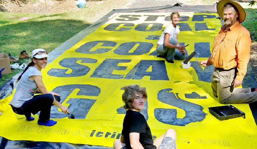 Making the banner, from left to right: Rachael Hansen, Huon Farnworth, Sara Bruxner and David Farnworth. Making the banner, from left to right: Rachael Hansen, Huon Farnworth, Sara Bruxner and David Farnworth.
