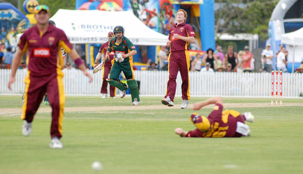 Bulls bowler Alister McDermott looks on as Andrew Robinson, right, and Ryan Harris scramble after missing a chance off Tigers batsman Ed Cowan at Harrup Park. Bulls bowler Alister McDermott looks on as Andrew Robinson, right, and Ryan Harris scramble after missing a chance off Tigers batsman Ed Cowan at Harrup Park.