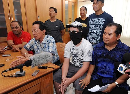 Boy in the mask ... the teenager charged with drug offences in Bali attends a press conference after moving jails yesterday. Photo: Hansel Nashyo
Boy in the mask ... the teenager charged with drug offences in Bali attends a press conference after moving jails yesterday. Photo: Hansel Nashyo