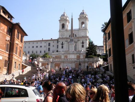 Moody's cuts Italy's credit rating