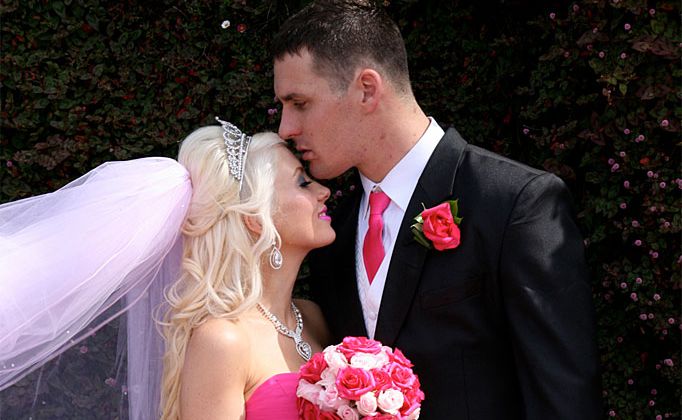 Toowoomba’s Roseanne Hogan and rugby league player Brett Seymour tie the knot in New Zealand. Toowoomba’s Roseanne Hogan and rugby league player Brett Seymour tie the knot in New Zealand.