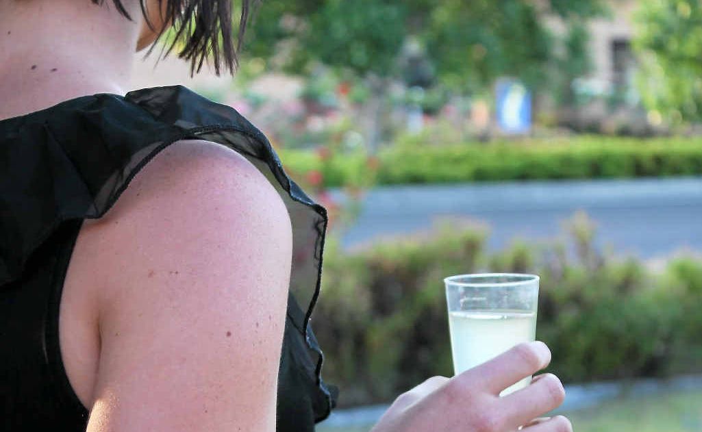 Studies have found that 40% of women drink while pregnant, while 20% smoke. Studies have found that 40% of women drink while pregnant, while 20% smoke.