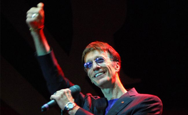 Bee Gees singer Robin Gibb is battling liver cancer. Bee Gees singer Robin Gibb is battling liver cancer.