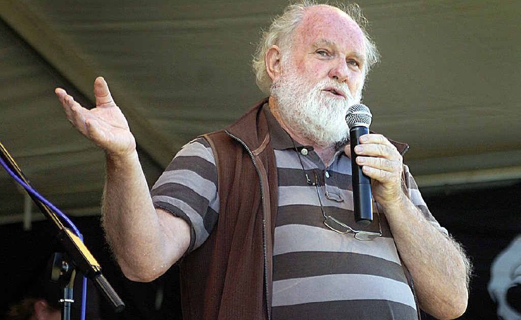 Hervey Bay Whale Festival - Wally Franklin talks about the plight of the whales. Hervey Bay Whale Festival - Wally Franklin talks about the plight of the whales.