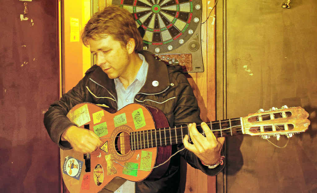 CHEMICAL HAPPINESS: Darren Hanlon will be performing at Banjos Tavern on December 9. CHEMICAL HAPPINESS: Darren Hanlon will be performing at Banjos Tavern on December 9.