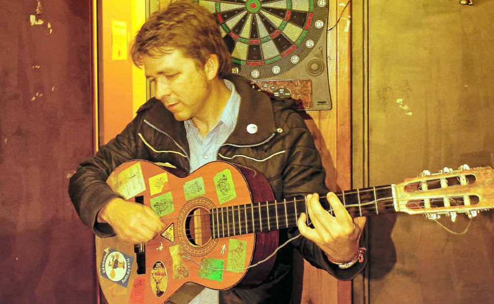 CHEMICAL HAPPINESS: Darren Hanlon will be performing at Banjos Tavern on December 9.