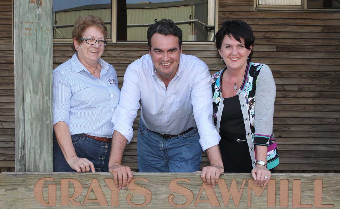 IN TOWN: Proserpine businesswoman Jeanette Gray was pleased to receive a visit from LNP Whitsunday candidate Jason Costigan and Shadow Minister for Tourism, Manufacturing and Small Business, Jann Stuckey, earlier this week.
Photo Sharon Smallwood IN TOWN: Proserpine businesswoman Jeanette Gray was pleased to receive a visit from LNP Whitsunday candidate Jason Costigan and Shadow Minister for Tourism, Manufacturing and Small Business, Jann Stuckey, earlier this week.
Photo Sharon Smallwood