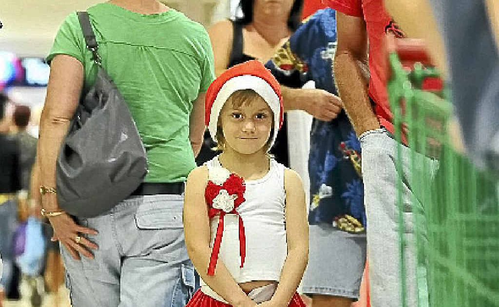 Alyssa Flintoff was full of Christmas spirit as she helped her mum do some Christmas shopping at Hinkler Central. Alyssa Flintoff was full of Christmas spirit as she helped her mum do some Christmas shopping at Hinkler Central.