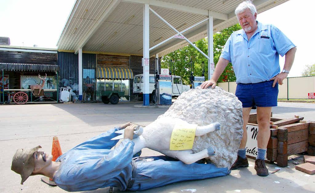 Capella businessman John Hallam believes FIFO mine workers at a nearby camp are responsible for damaging the statue commemorating his good mate, Herb Milne. Photo: Andy Plunkett Capella businessman John Hallam believes FIFO mine workers at a nearby camp are responsible for damaging the statue commemorating his good mate, Herb Milne. Photo: Andy Plunkett