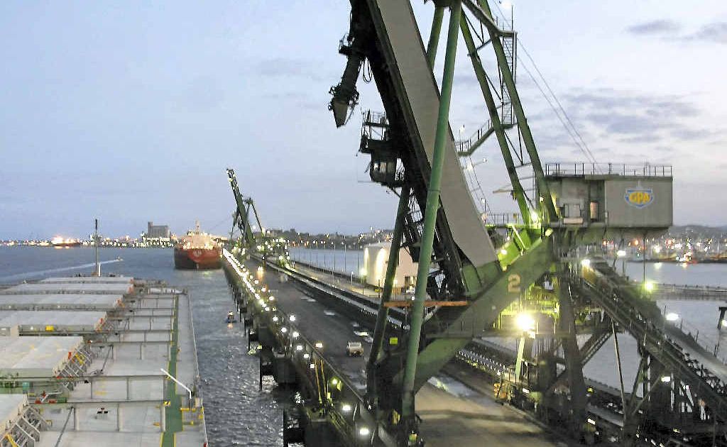 Coal ship Brilliant Venus comes in to dock at the RG Tanna Coal Terminal in Gladstone Harbour. Coal ship Brilliant Venus comes in to dock at the RG Tanna Coal Terminal in Gladstone Harbour.