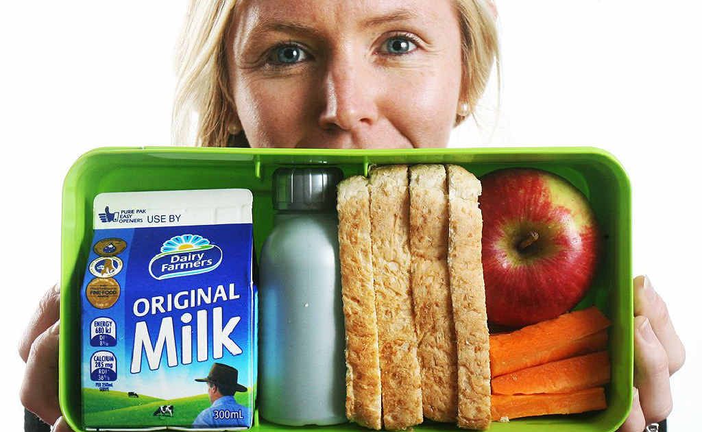 Accredited practising dietician Amanda McCartney with the sort of healthy lunchbox she loves to see kids taking to school. Accredited practising dietician Amanda McCartney with the sort of healthy lunchbox she loves to see kids taking to school.