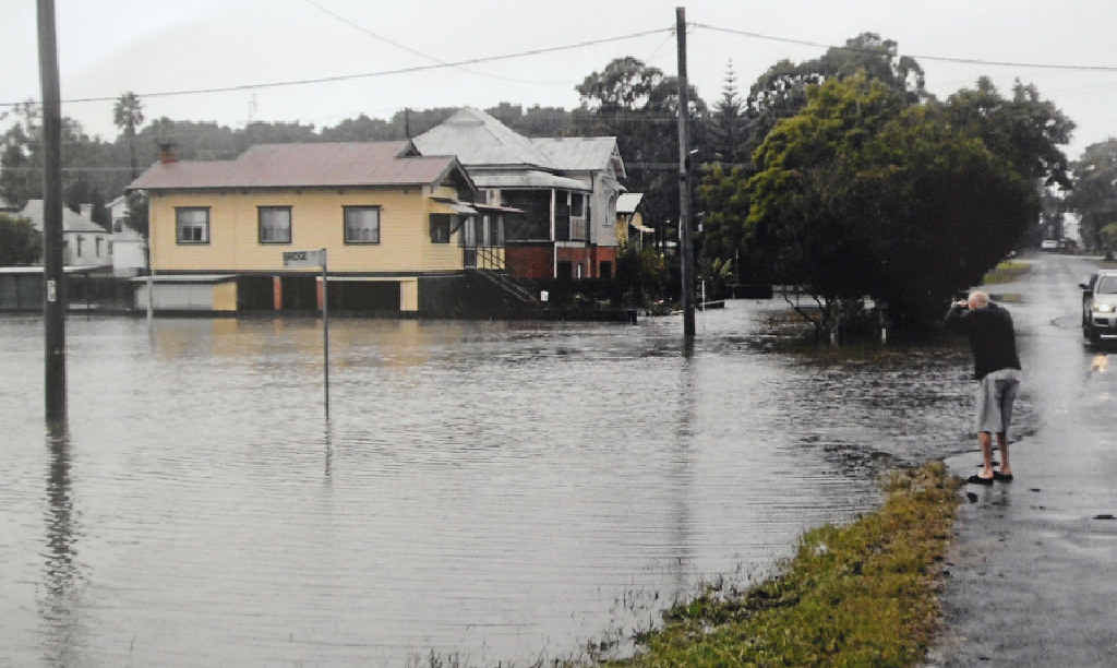 Flooding at the intersection of Pound and Bridge Streets near the viaduct in Grafton during the May 2009 Floods. Flooding at the intersection of Pound and Bridge Streets near the viaduct in Grafton during the May 2009 Floods.