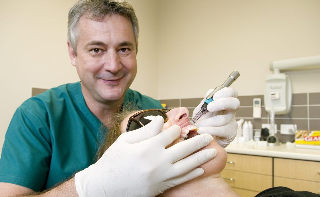 Dr Kerry Milne demonstrates how the new technology works on patient Jo Pie. Dr Kerry Milne demonstrates how the new technology works on patient Jo Pie.