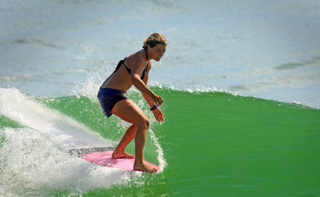 Chelsea Williams getting in some practice ahead of the 2012 Kingscliff Australian Longboard Surfing Open. Chelsea Williams getting in some practice ahead of the 2012 Kingscliff Australian Longboard Surfing Open.