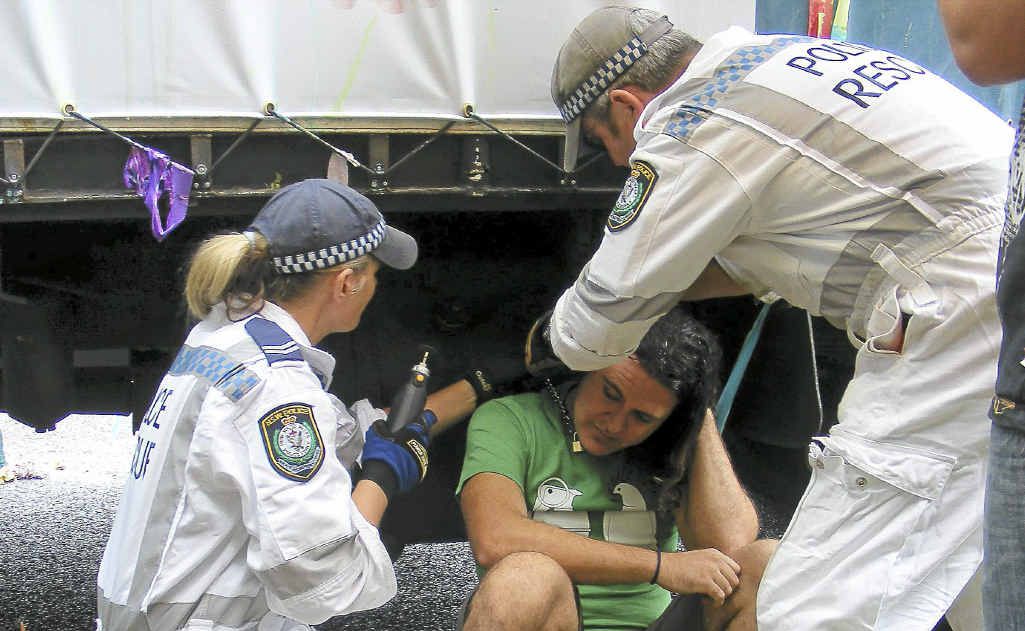 Police Rescue releasing a protester who chained himself to the anti-gay marriage truck in Cathcart St, Lismore. Police Rescue releasing a protester who chained himself to the anti-gay marriage truck in Cathcart St, Lismore.