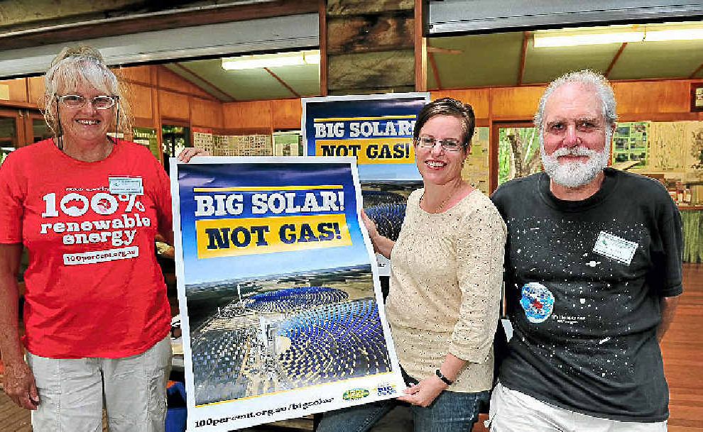 Lorraine (left) and Noel Bird with Kirsten Kennedy. Lorraine (left) and Noel Bird with Kirsten Kennedy.