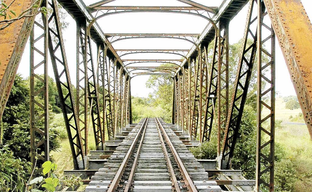 Eltham railway bridge. Eltham railway bridge.