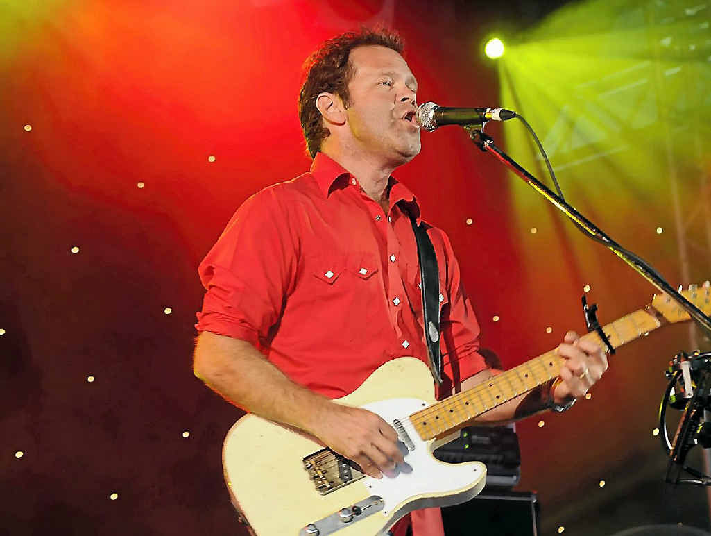 Troy Cassar-Daley will perform at Rose City Shoppingworld next month.