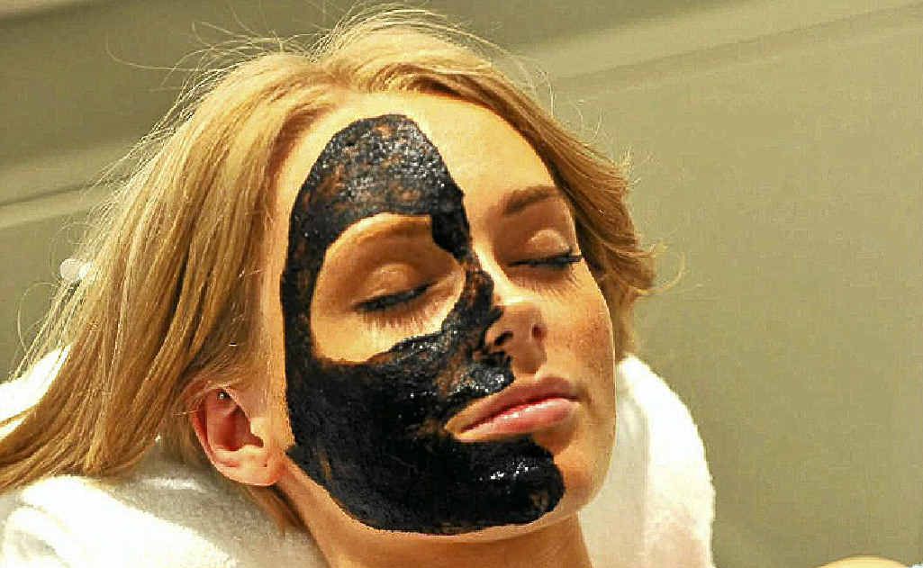 RELAX: A Kerstain Florian mud mask. RELAX: A Kerstain Florian mud mask.