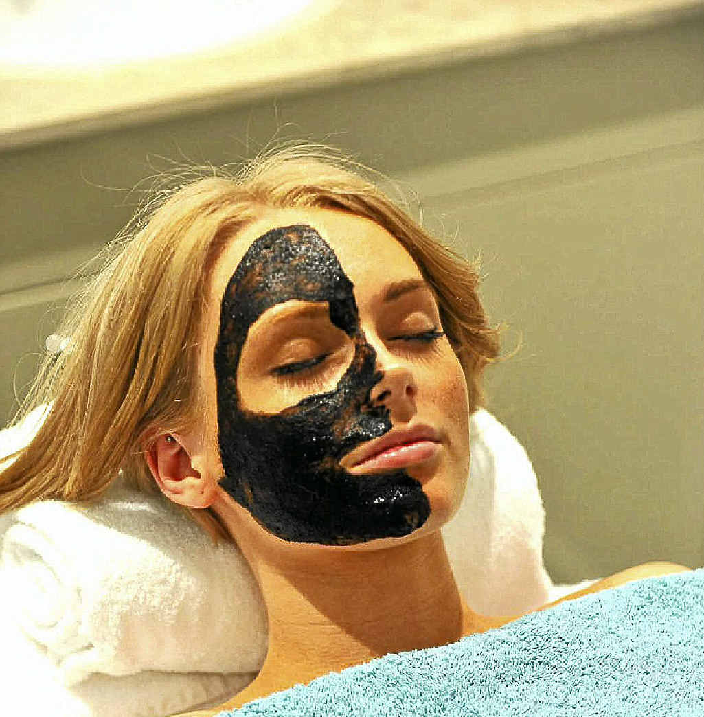 RELAX: A Kerstain Florian mud mask. RELAX: A Kerstain Florian mud mask.