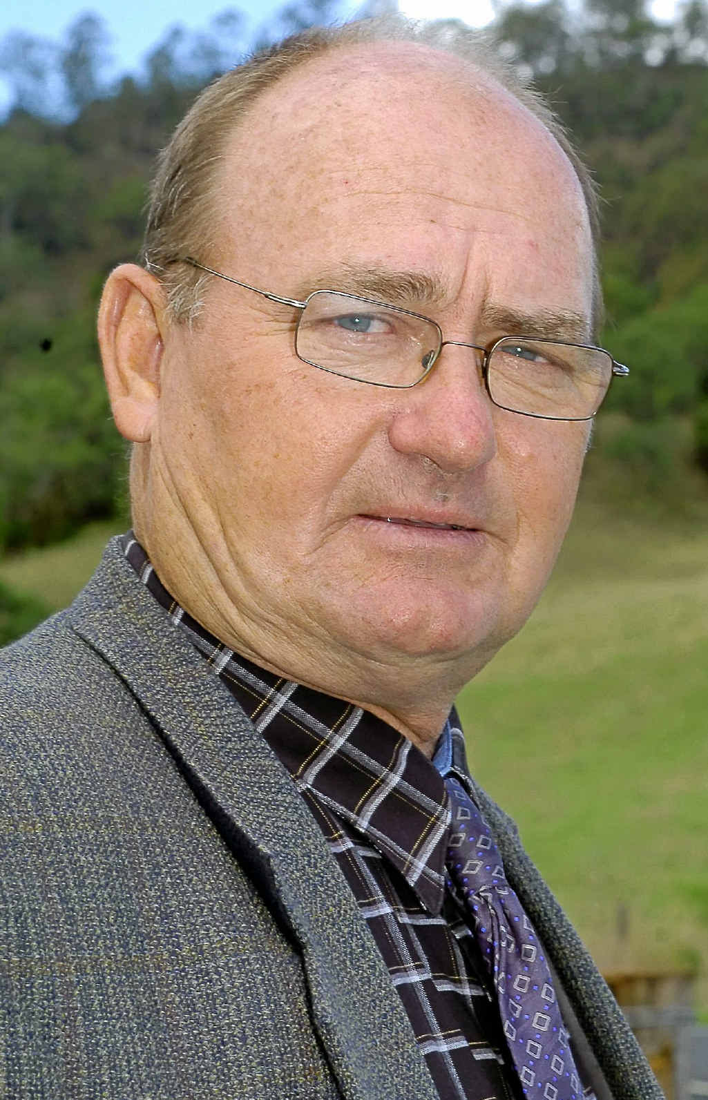 Cr Ernie Bennett. Cr Ernie Bennett.