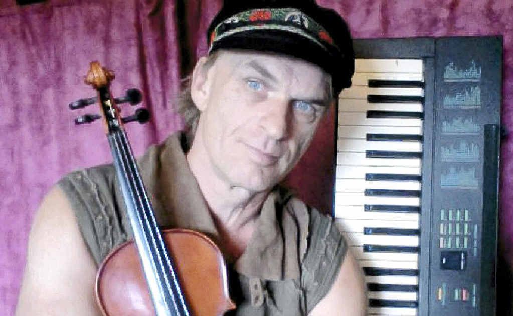 Singer and multi-instrumentalist Andy Holm from Byron Bay is one of just 64 out of 6000 who auditioned to reach the semi-finals of Australia’s Got Talent 2012. Singer and multi-instrumentalist Andy Holm from Byron Bay is one of just 64 out of 6000 who auditioned to reach the semi-finals of Australia’s Got Talent 2012.