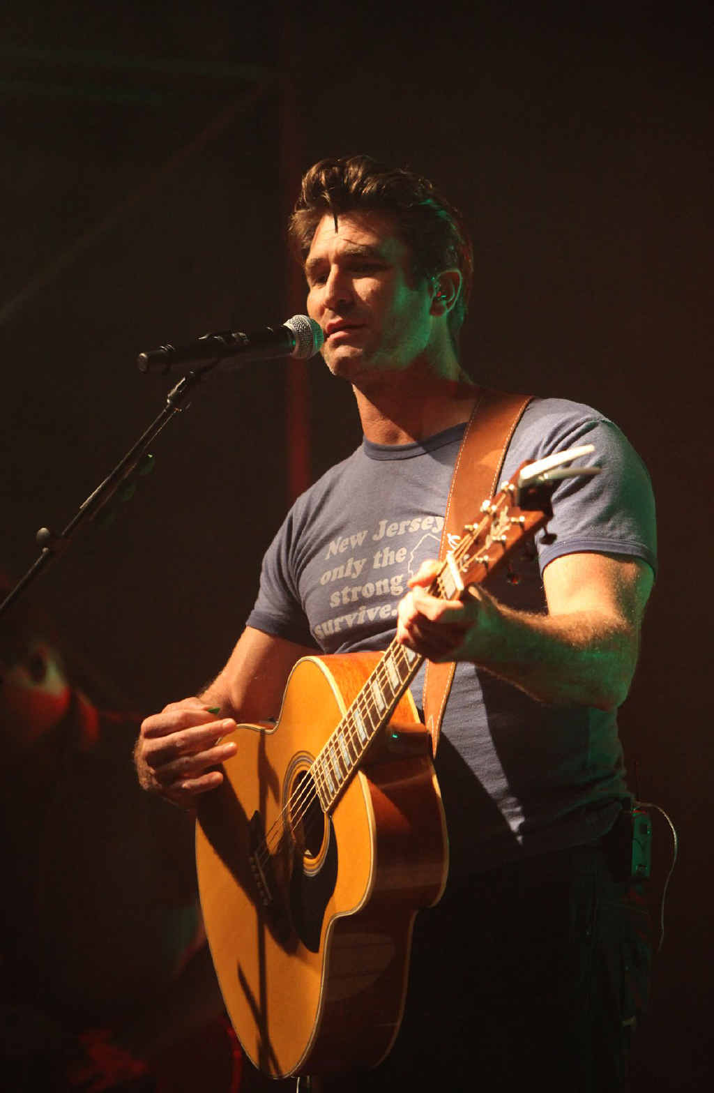 Pete Murray pleases his Rocky fans at the Great Western last Thursday night as part of his Queensland tour. Pete Murray pleases his Rocky fans at the Great Western last Thursday night as part of his Queensland tour.