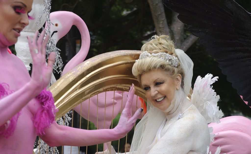 Charllote Dawson and Patti Newton showing some skin on Celebrity Apprentice.