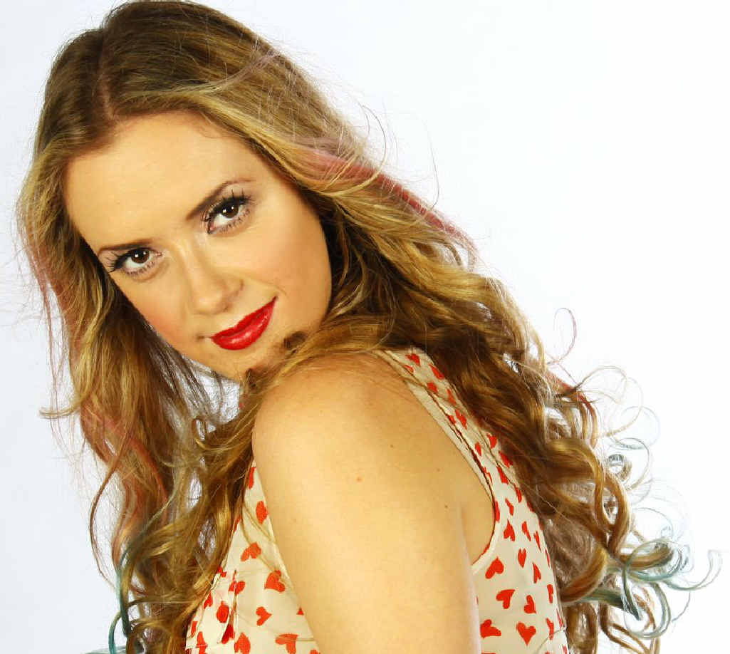 Kelsie Rimmer sings on The Voice. Kelsie Rimmer sings on The Voice.