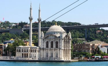 Ortakoy Mosque, built by an Ottoman sultan, is a vision of wealth and power.
Ortakoy Mosque, built by an Ottoman sultan, is a vision of wealth and power.