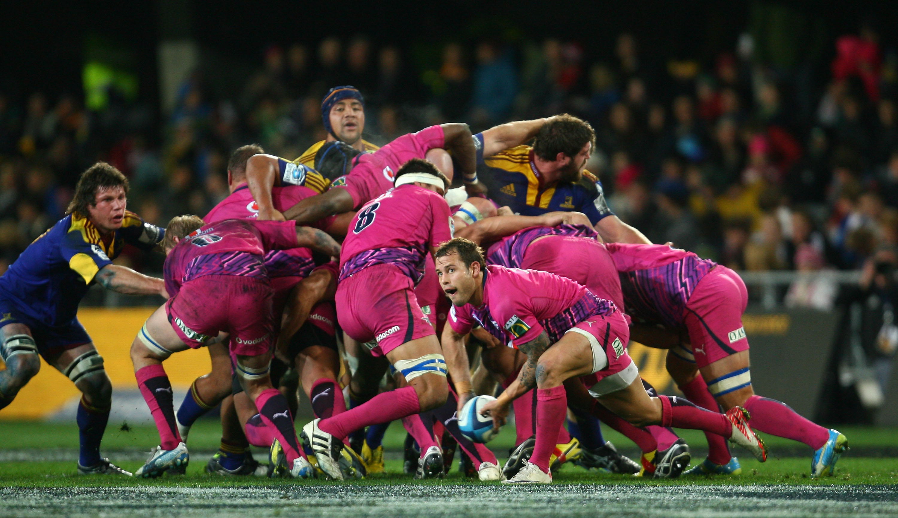 Francois Hougaard of the Bulls looks to pass during the round 13 Super Rugby match between the Highlanders and the Bulls at Forsyth Barr Stadium Francois Hougaard of the Bulls looks to pass during the round 13 Super Rugby match between the Highlanders and the Bulls at Forsyth Barr Stadium