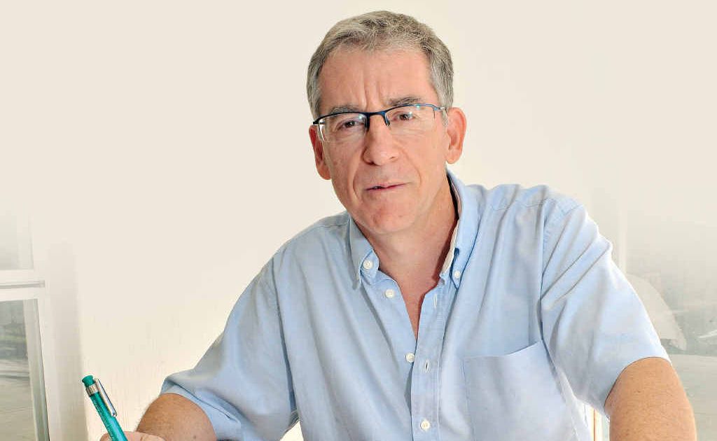 Arthur Penlington has turned his pen to a new kind of writing in Noosa. Arthur Penlington has turned his pen to a new kind of writing in Noosa.