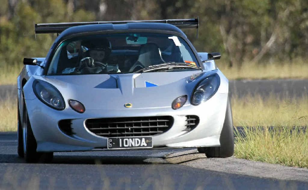 Geoff Noble shows his racing style in winning overall in the Queensland Super Sprints Series at Morgan Park Raceway at the weekend. Geoff Noble shows his racing style in winning overall in the Queensland Super Sprints Series at Morgan Park Raceway at the weekend.