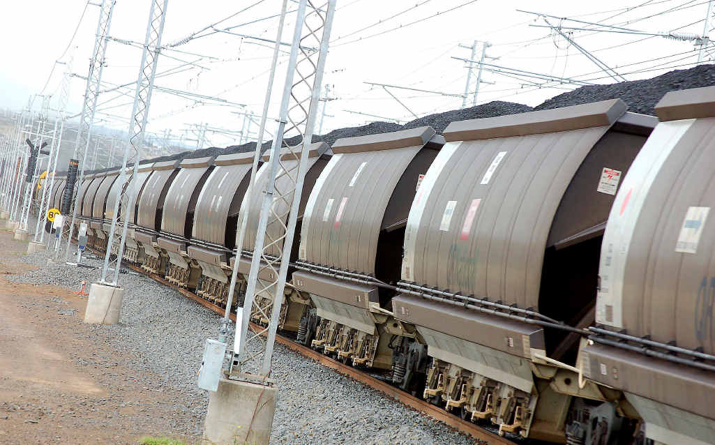 Aurizon and Ensham have extended their contract to haul coal from Central Queensland to the Port of Gladstone. Aurizon and Ensham have extended their contract to haul coal from Central Queensland to the Port of Gladstone.